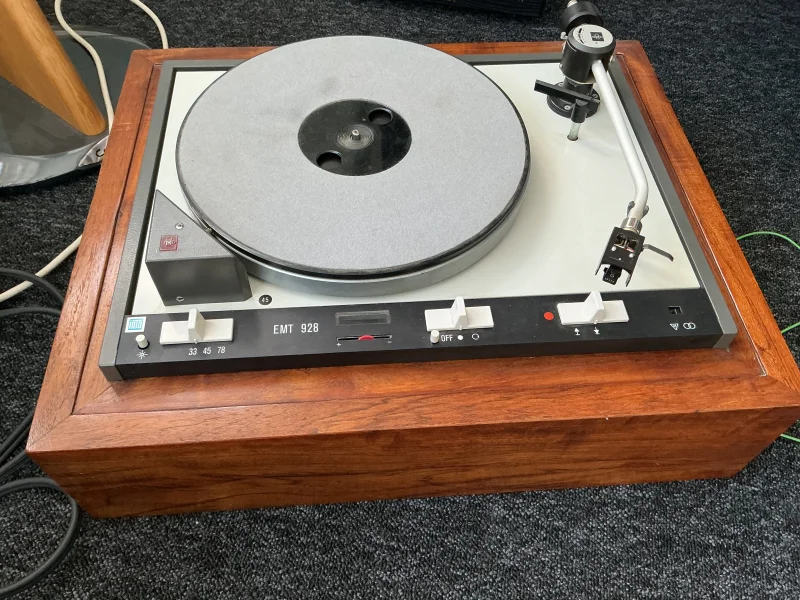 2 st EMT skivspelare . Bra objekt .  - Bild 2 av 3