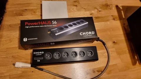 Chord powerhaus s6 + Chord epic c19 16 amperes kabel Chord powerhaus s6 + Chord epic c19 16 amperes kabel