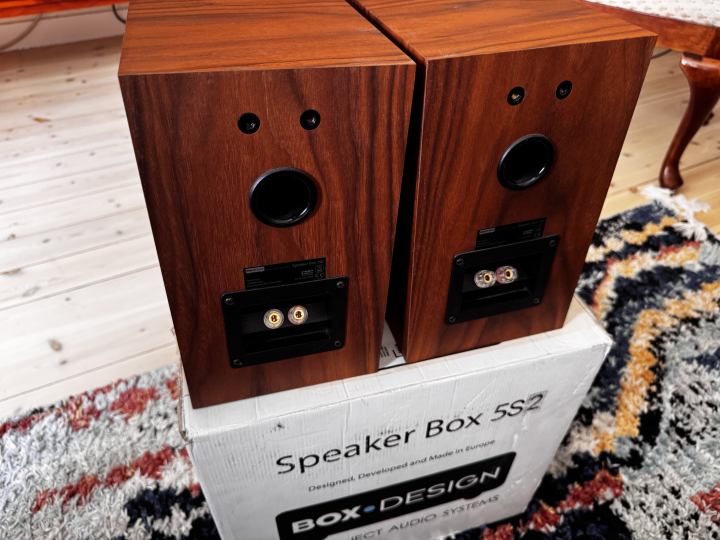 Pro-ject Speaker Box 5S2, valnöt
