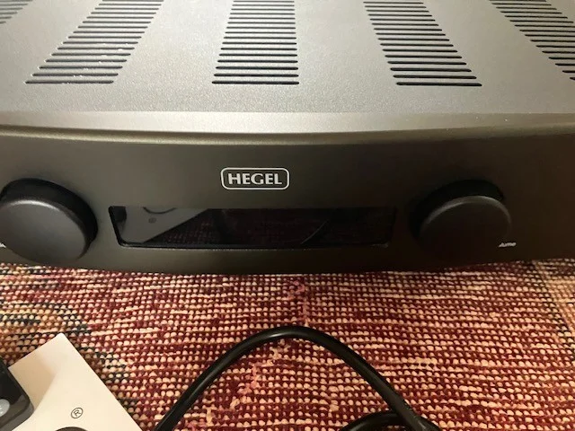 Hegel H80 integrerad f&ouml;rst&auml;rkare med inbyggd Dac s&auml;ljes - Image 1 of 4
