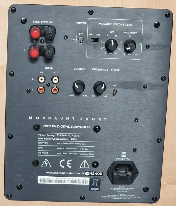 Ett par mycket v&auml;lv&aring;rdade 10-tums subwoofers med digitala slutsteg - Bild 5 av 5