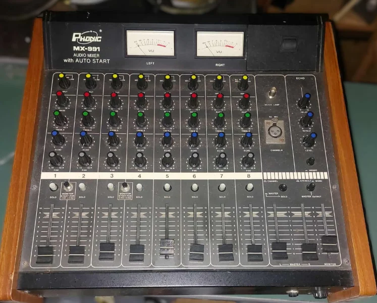 Klassisk Analog Mixer &ndash; Phonic MX-991 med tr&auml;gavlar - Bild 1 av 1