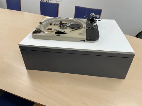 Specialtillverkad "Plint" till Thorens TD 124 