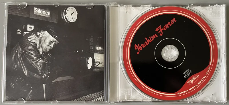 Ibrahim Ferrer - "Buena Vista Social Club Presents Ibrahim Ferrer" (CD) Ibrahim Ferrer - "Buena Vista Social Club Presents Ibrahim Ferrer" (CD) - Bild 2 av 3