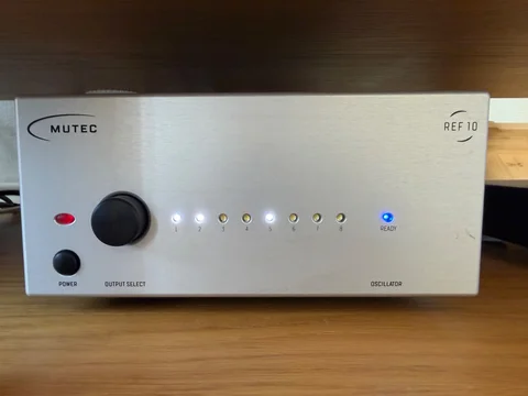 MUTEC REF10High-End 10 MHz Master Clock