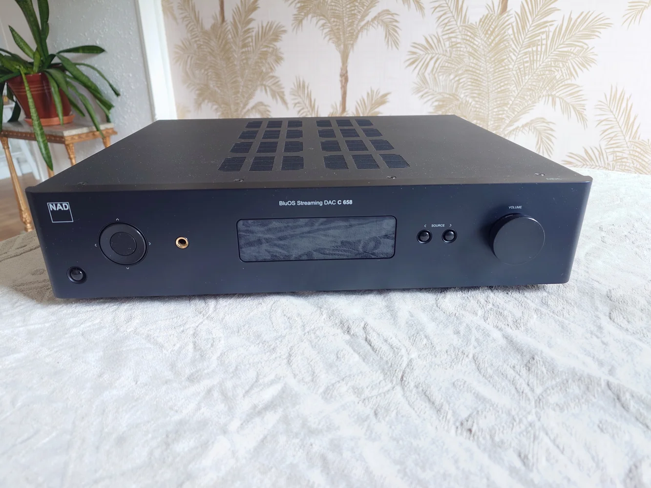 Nad C 658 musikstreamer och förförstärkare med uppgraderad fullversion av dirac.