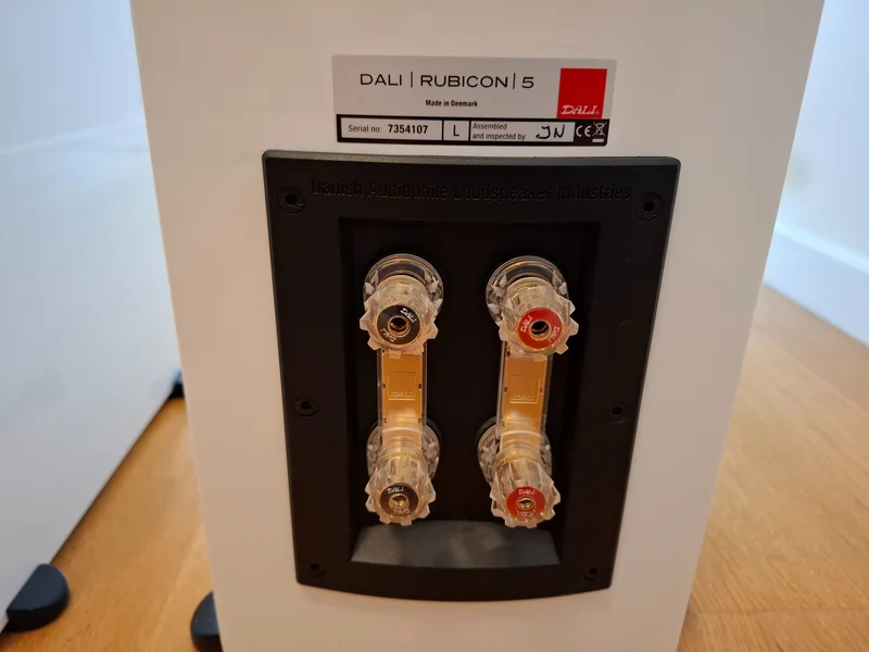 Dali Rubicon 5, Centerh&ouml;gtalare samt REL subwoofer vit pianolack - Billede 7 af 19