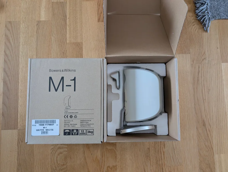 B&W M-1 White - Bild 2 av 2