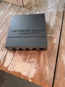 Netgear Switch 5 port Smart Plus GS 105 E 200 PS