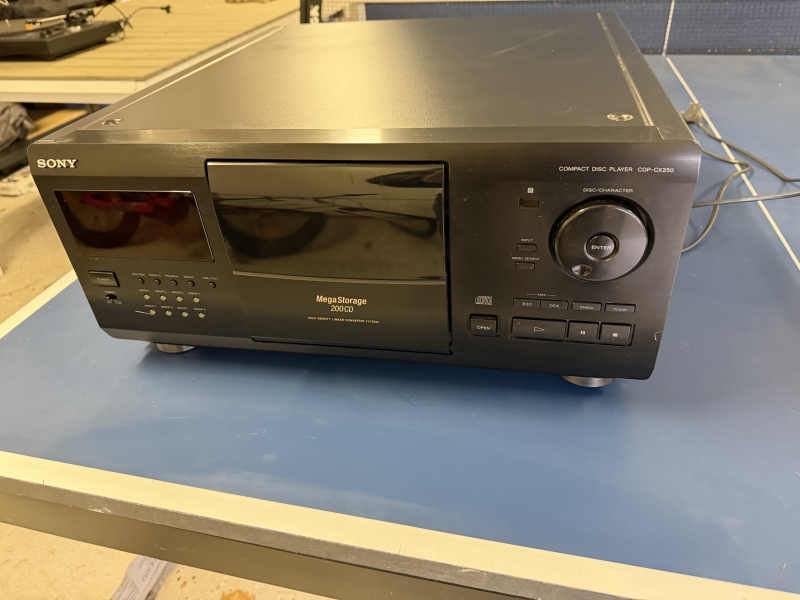 Sony 200 skivors CD spelare Sony 200 skivors CD spelare - Bild 1 av 2