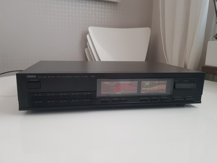 Yamaha TX-500 Natural Sound AM/FM Stereo Tuner