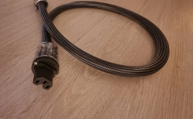 3 tunga strömkablar. 3 tunga strömkablar. - Bild 1 av 5