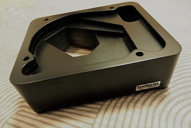 Thorens TD124 Plinth Thorens TD124 Plinth - Bild 1 av 1