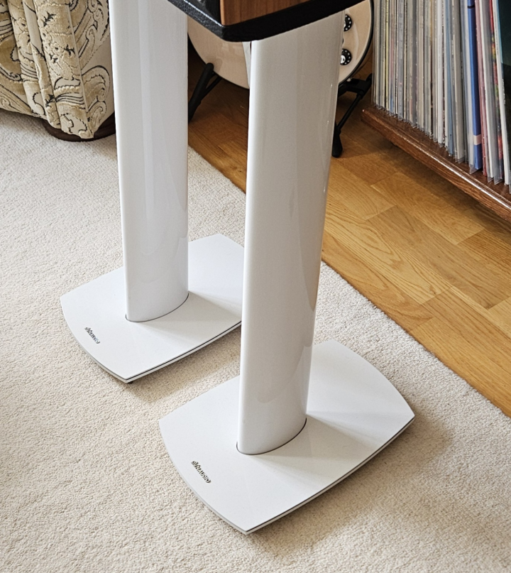 BYTES: Dynaudio stativ 