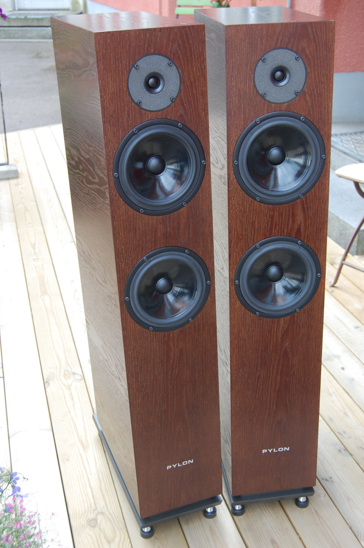 Pylon Diamond 28  