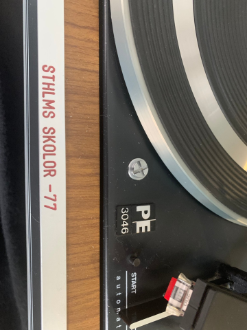 Perpeetum Ebner PE3046 i Radionette-plint