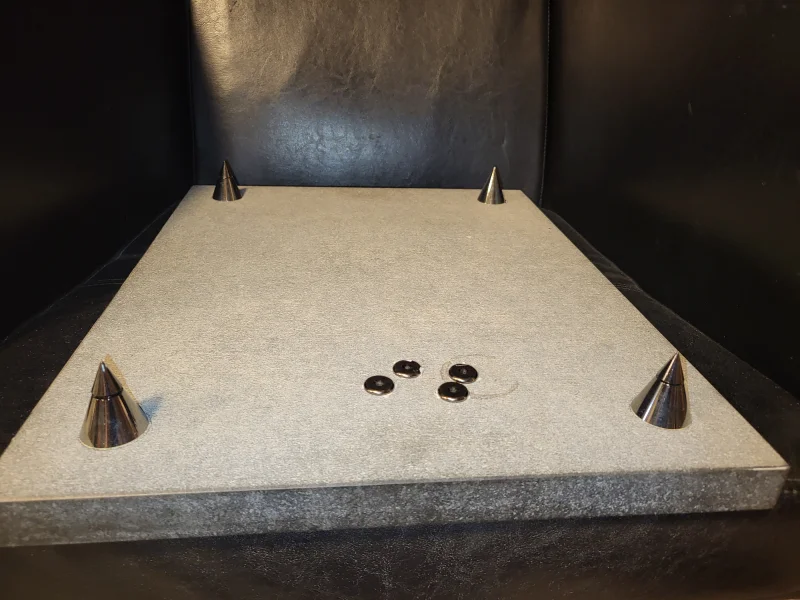 Granitplatta + justerbara spikes  - Bild 3 av 6