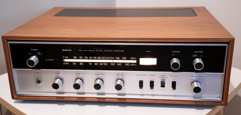 Sanyo DC-70U Stereo Receiver (1970s) Sanyo DC-70U Stereo Receiver (1970s) - Bild 1 av 4