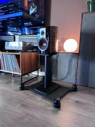 Dali Epicon 2 med originale Dali Epicon stands
