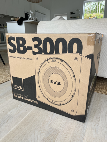 SVS SB300 subwoofer med soundpath dämpfötter
