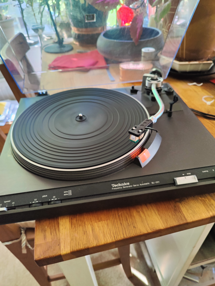 Technics SL 221 skivspelare 