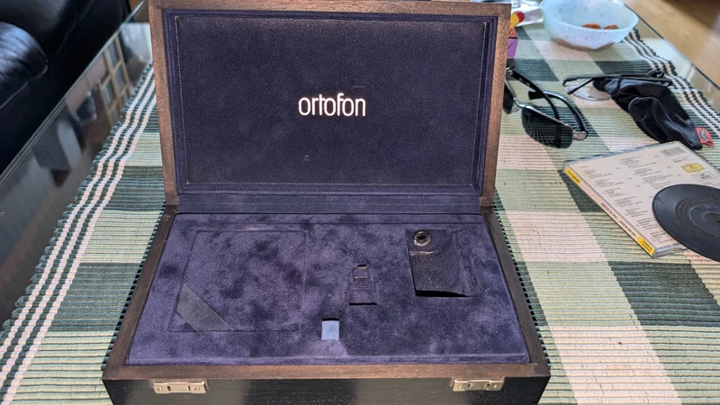 Ortofon LH2000 f&ouml;rvaringsask bort sk&auml;nkes - Bild 2 av 3