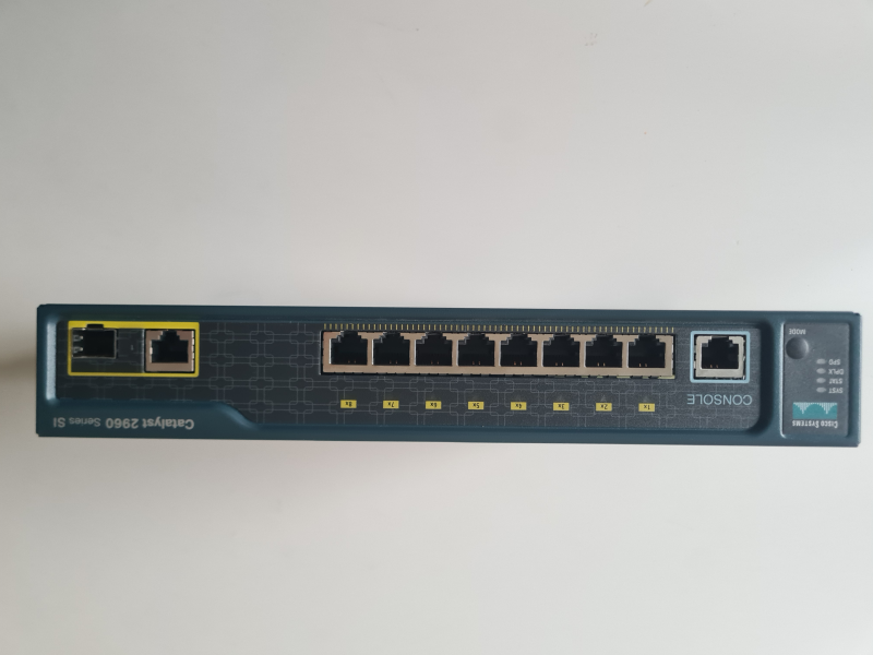Cisco 2960 Series SI Cisco 2960 Series SI - Bild 1 av 3