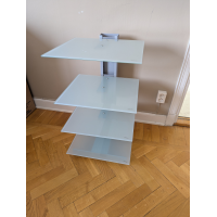 Stereobänk i stål och glas