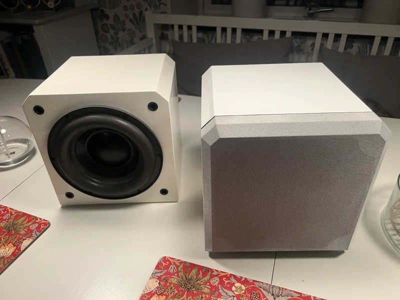 Tv&aring; Sunfire Hrs-8 subwoofers. - Bild 1 av 3