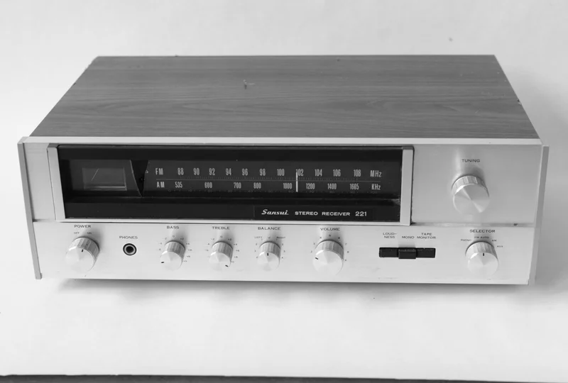 Sansui 221 Stereo Receiver - Bild 1 av 2