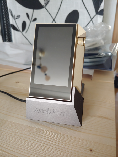 Astell & Kern AK240 DAP med ställ och cd-ripper - Bild 1 av 5