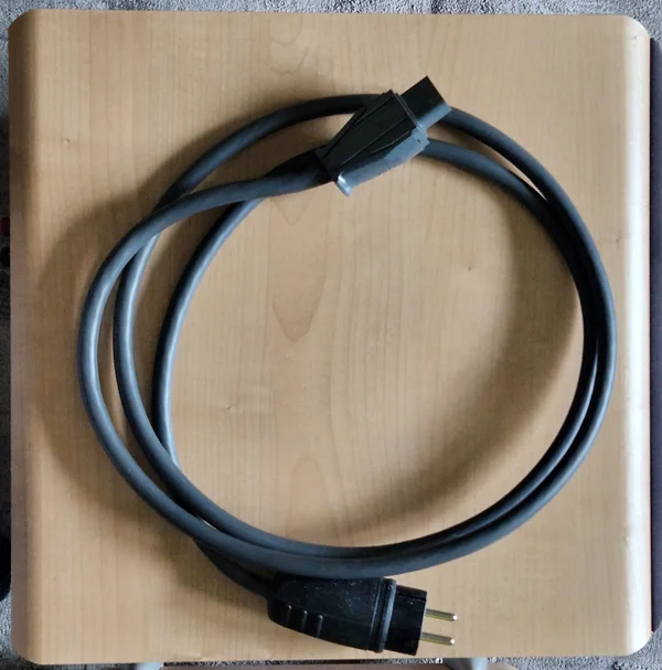 Ett par mycket v&auml;lv&aring;rdade 10-tums subwoofers med digitala slutsteg - Bild 3 av 5