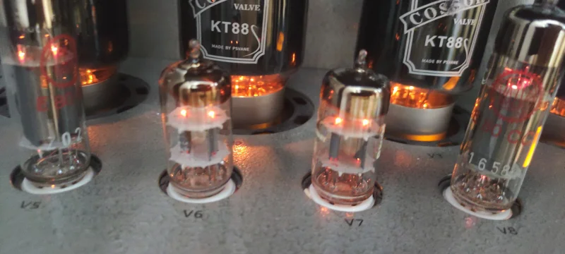 Matchat par Telefunken ECC81 (NOS) med 45-graders Matchat par Telefunken ECC81 (NOS) med 45-graders - Bild 1 av 5