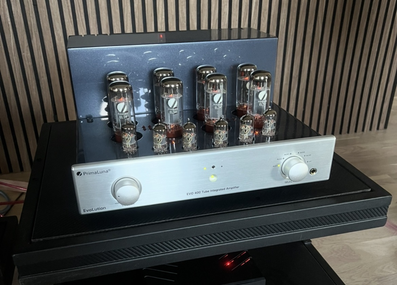 Primaluna evo 400 silver Bytes mot svart. - Bild 1 av 1