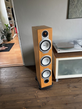 Monitor Audio RS8