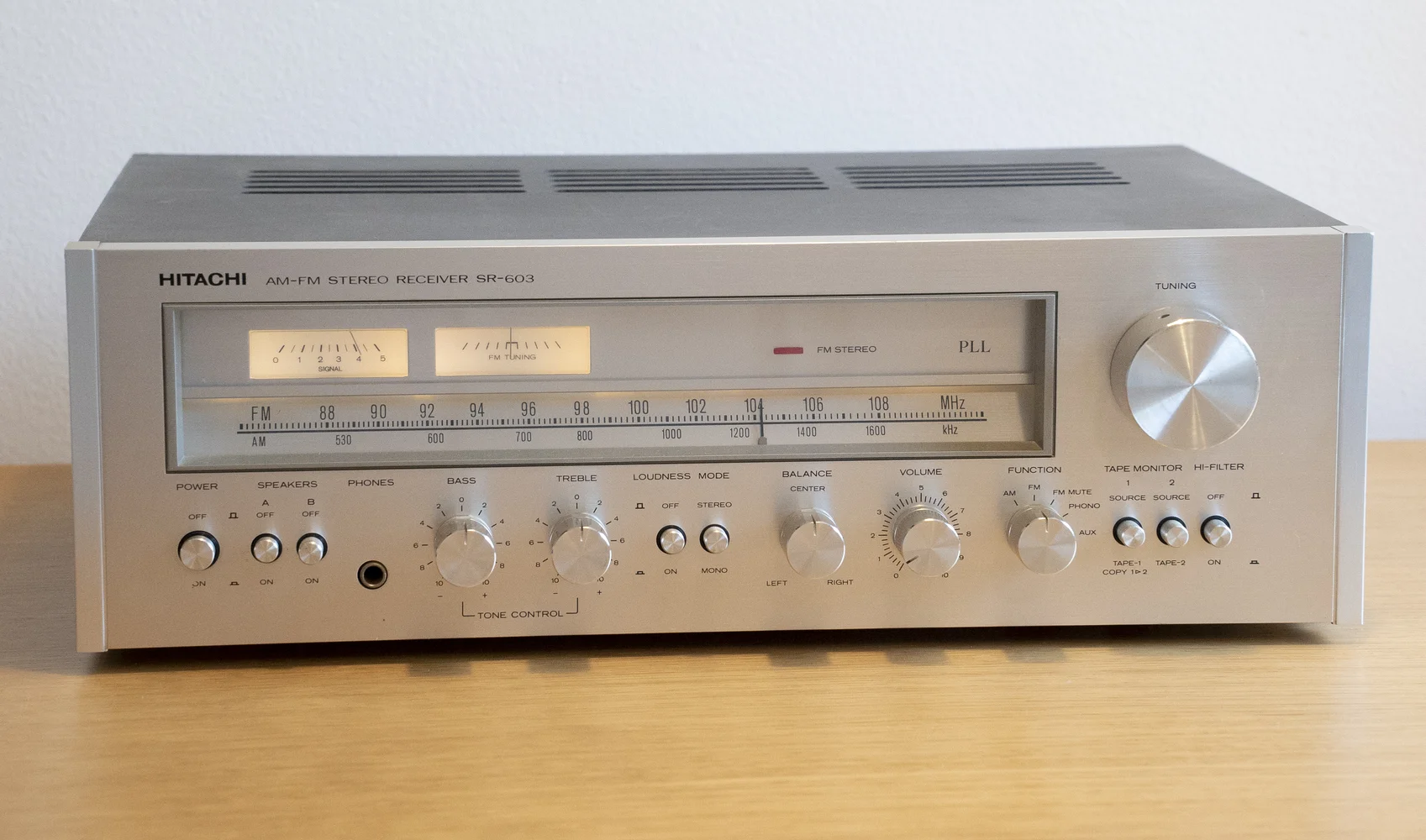 Hitachi SR-603 AM/FM Stereo Receiver (1977-78)