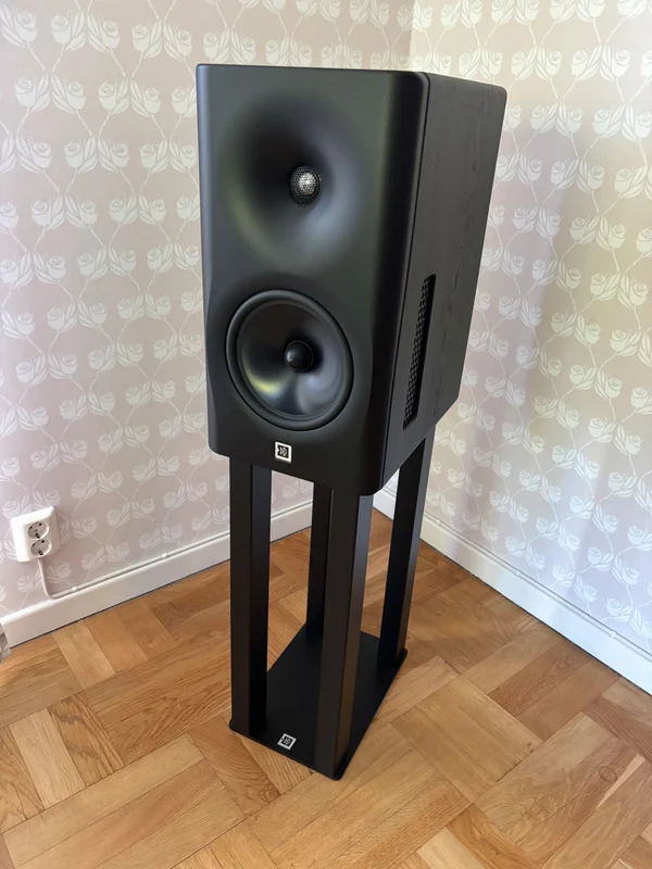 Dutch &amp; Dutch 8c Hifi med stativ - Bild 2 av 2