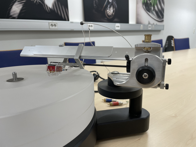 Opera Consonance 2,0  Med Terminator tangential tonarm - Bild 2 av 2