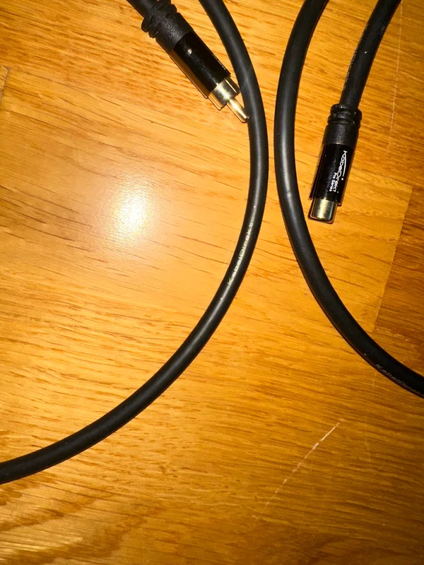 M&auml;ngder av blandade hifi tillbeh&ouml;r  - Bild 9 av 24