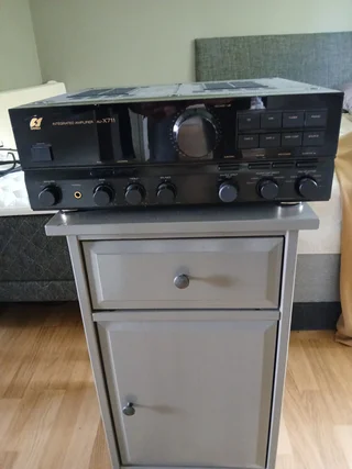 Sansui AU-X711