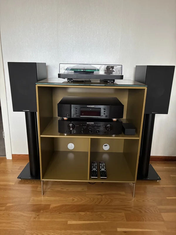 Nyskick. Premium Hi-Fi komplett paket &ndash; Marantz, B&amp;W, NAD, stativ - Bild 1 av 3