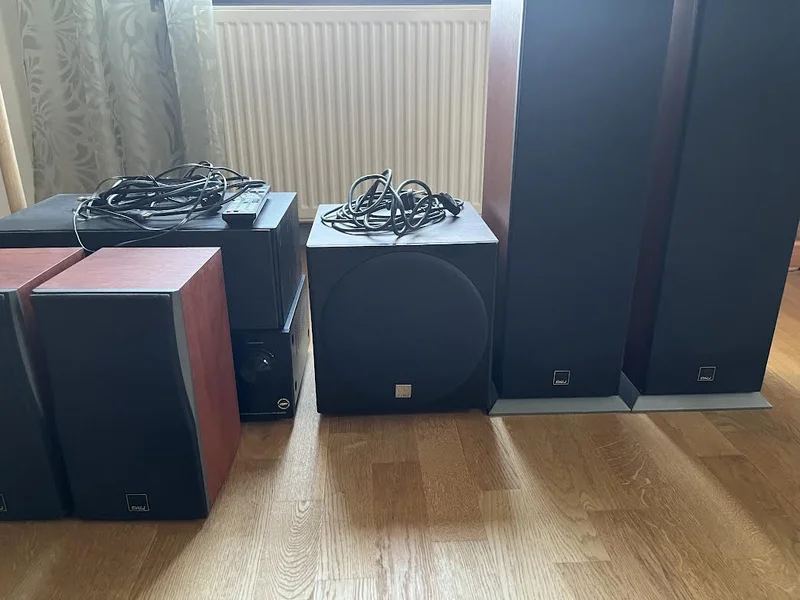 5st Dali h&ouml;gtalare + 1st Denon f&ouml;rst&auml;rkare - Bild 1 av 1