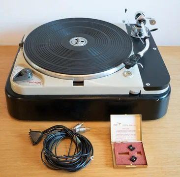 Thorens TD 124 med SME 3009 och ADC 25