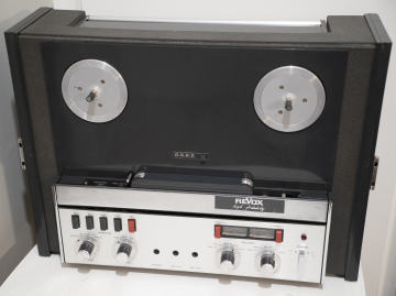 Revox A77 - 2-spårs rullbandspelare i väska med högtalare