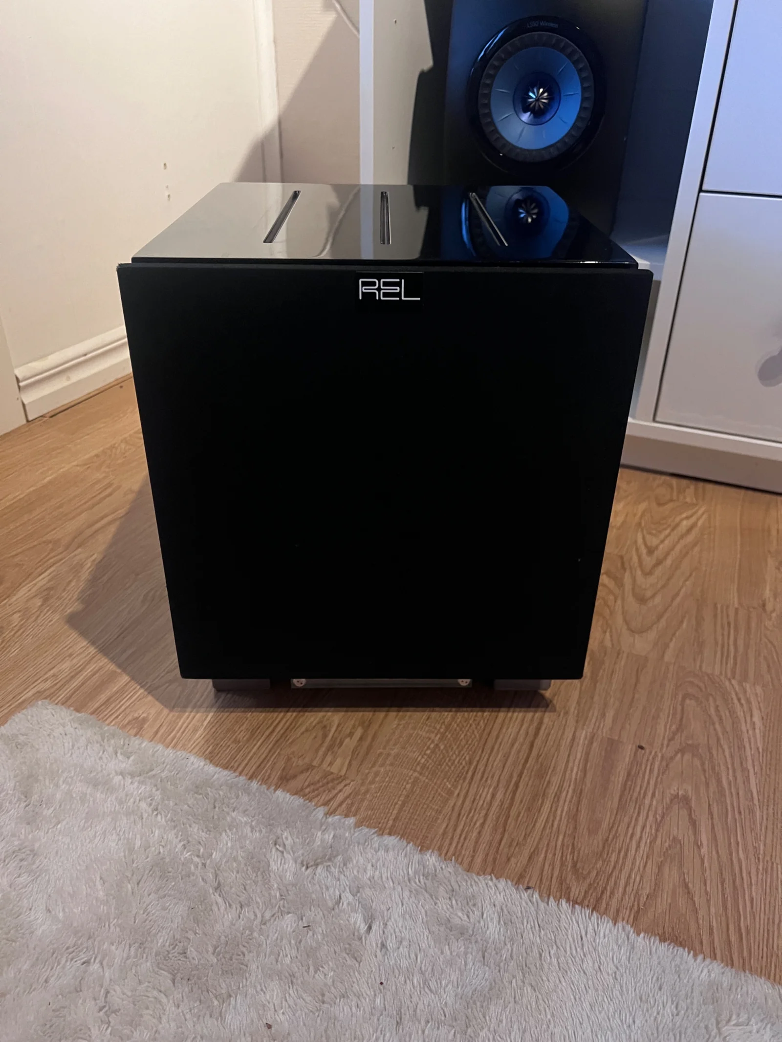 Rel r-205