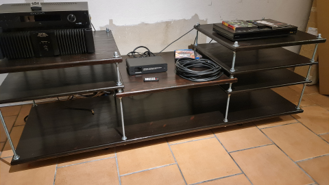 Hemmabyggd (DIY) TV - / Hemmabiobänk i bra skick