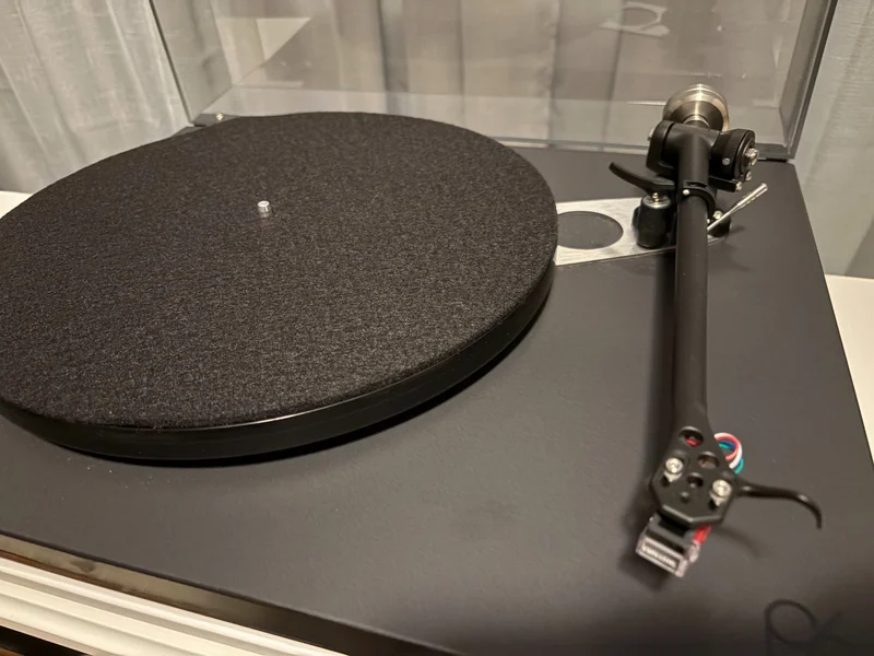 Rega Planar 6 - Bild 1 av 2