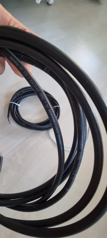 Högtalarkablar slumpas. Högtalarkablar slumpas. - Bild 2 av 2